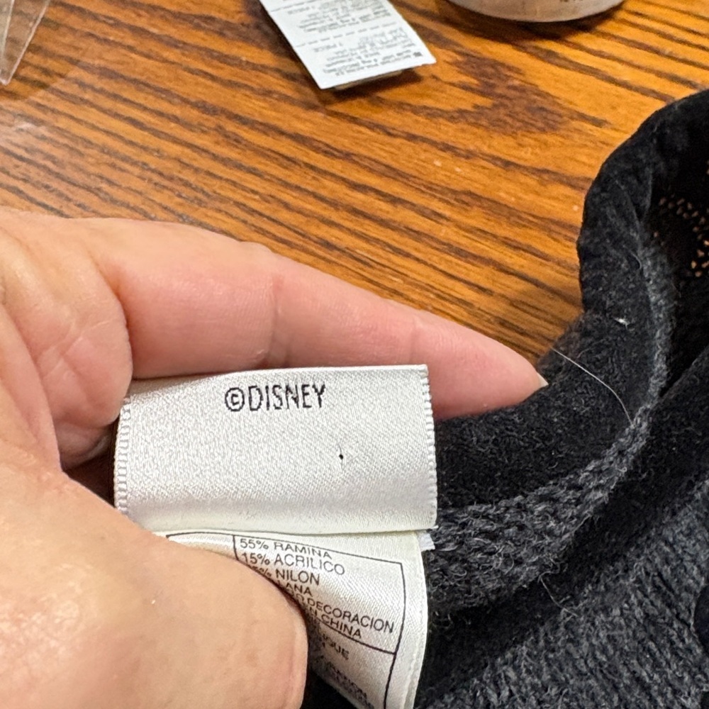 VINTAGE DISNEY GRAY CARDIGAN W/MICKEY MOUSE EMBROIDERED ON THE FRONT - Picture 10 of 10